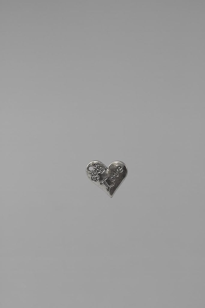 SOGGETTI IN METALLO CUORE LOVE