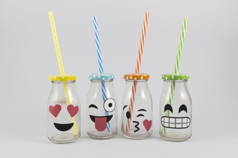 BOTTIGLIA SMILE CON CANNUCCIA 4 COLORI ASSORTITI