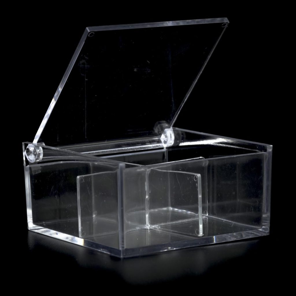 SCATOLA IN PLEX MIS. 8X8X4 CON SEPARATORE